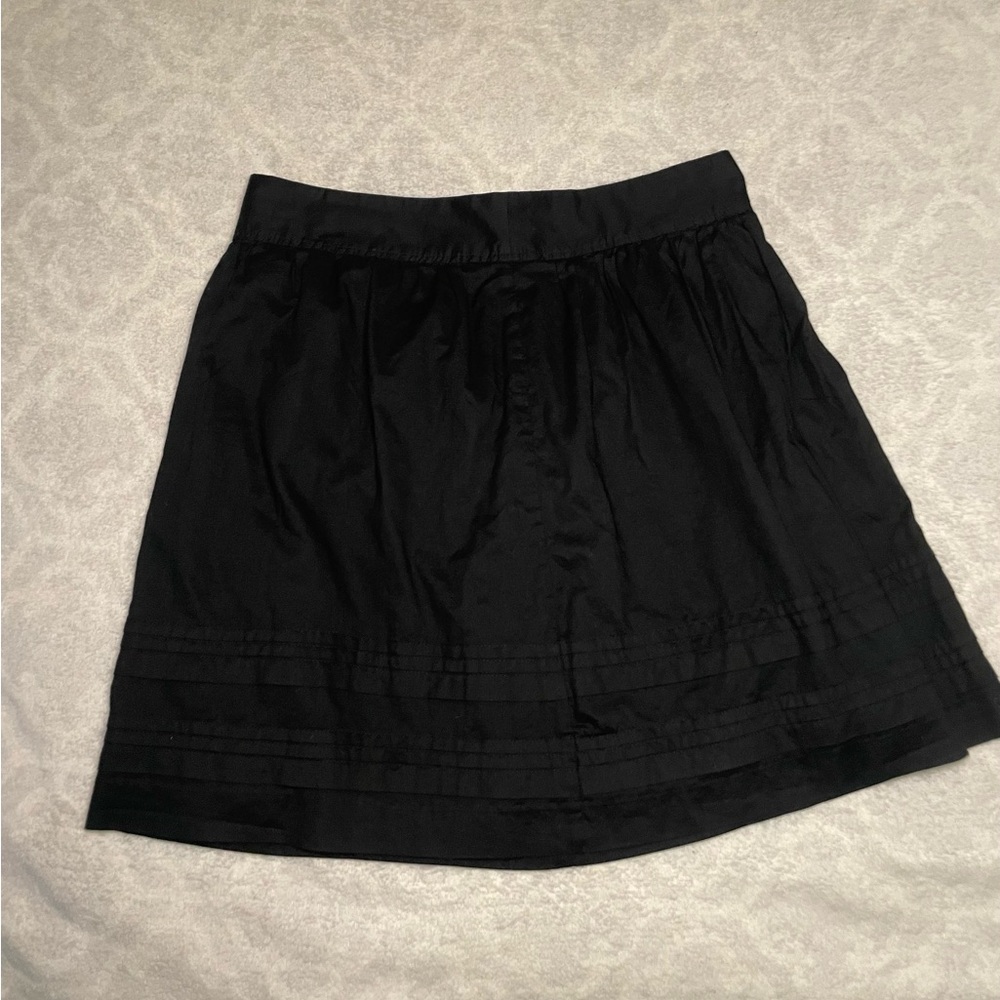 Loft pleated black skirt, size 2. Excellent condition.